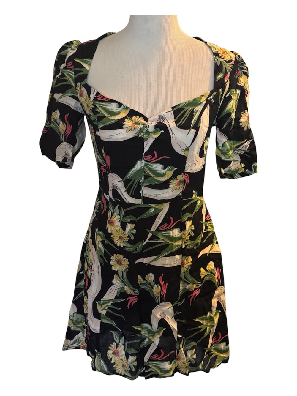 Reformation size 6 black floral dress sweetheart neckline puffed sleeves
